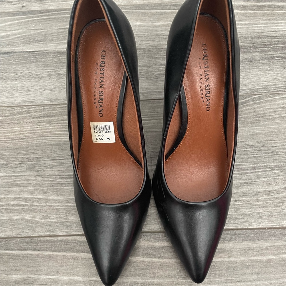 Black Pumps